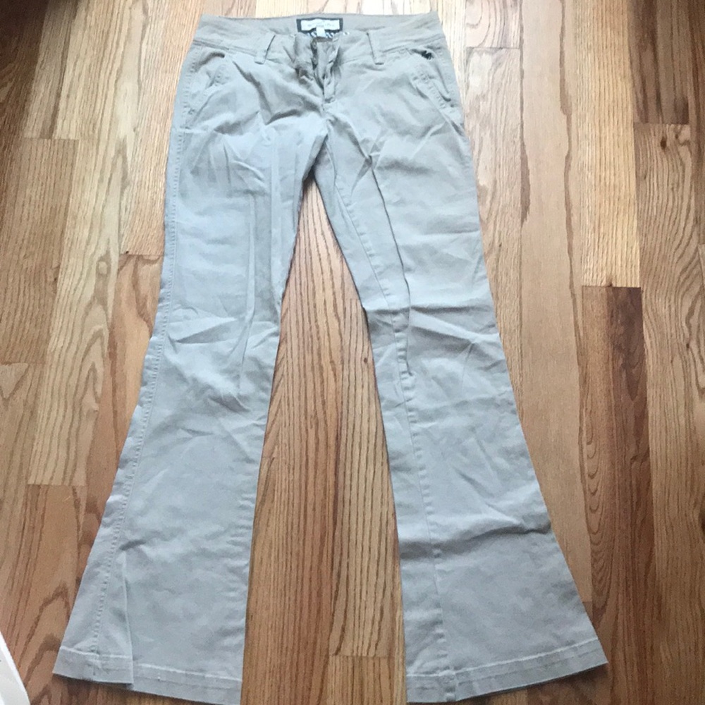 🌸Abercrombie and Fitch khakis